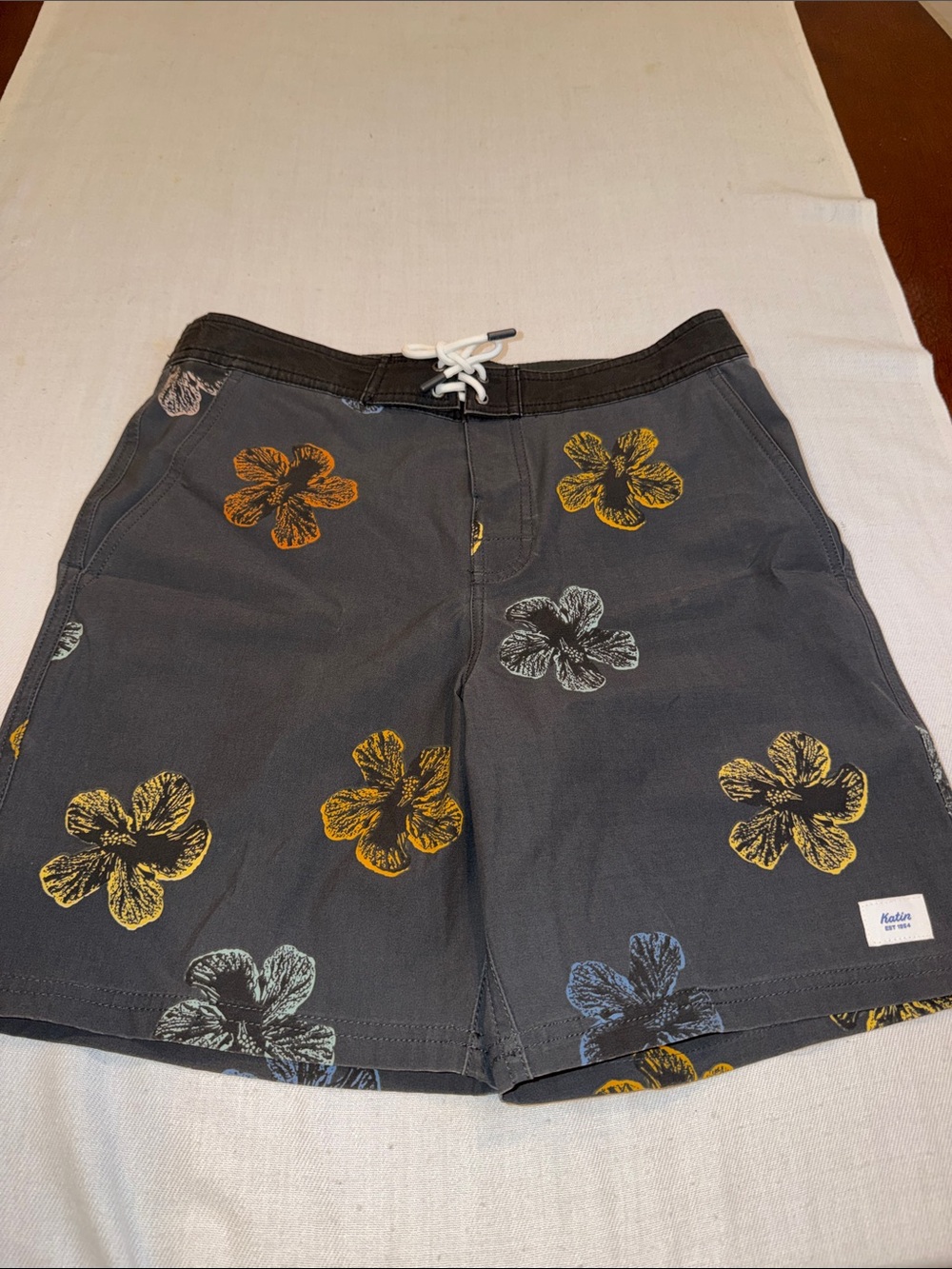 T0308110 Katin USA Surf Co Tropical Gray Board Shorts 28 GUC